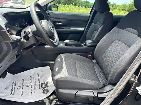 Used 2025 Nissan Kicks SV FWD image 11