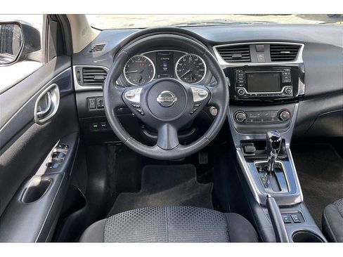 Used 2016 Nissan Sentra SR FWD image 6