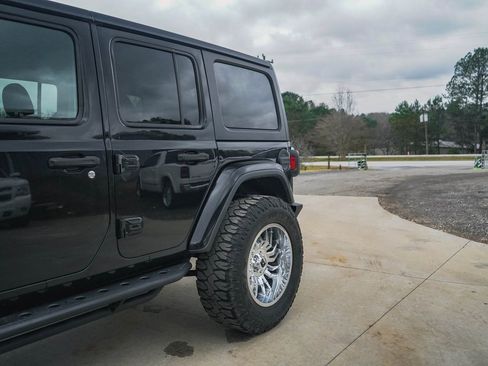 Used 2020 Jeep Wrangler Unlimited Sahara image 33