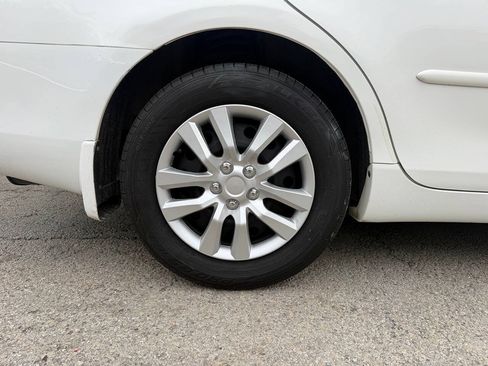 Used 2010 Toyota Camry SE FWD image 31