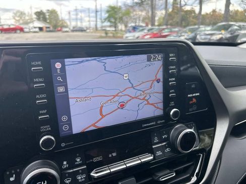 Used 2021 Toyota Highlander XLE image 20