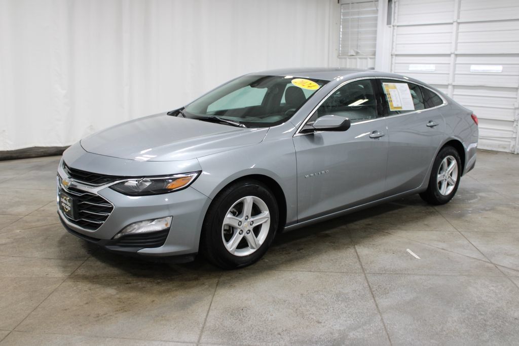 Used 2024 Chevrolet Malibu LT FWD image 3