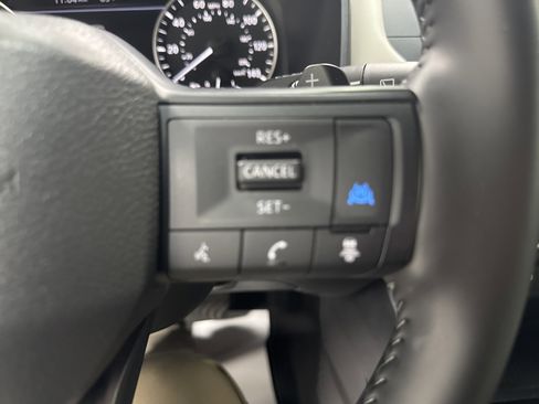 Used 2025 Nissan Rogue SV image 18