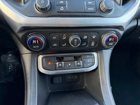 Used 2023 GMC Acadia SLE FWD image 23