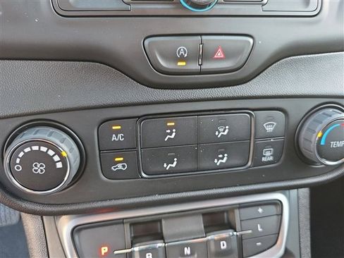 Certified 2024 GMC Terrain SLE image 16