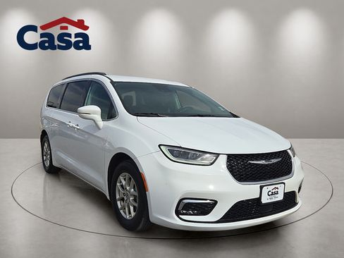 Used 2022 Chrysler Pacifica Touring-L FWD image 4