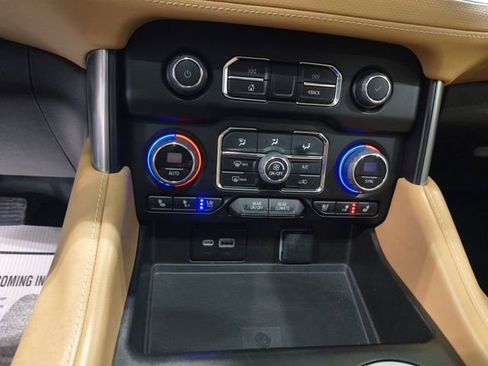 Used 2023 Chevrolet Suburban Premier AWD/4WD image 15