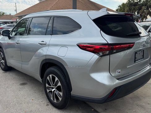 Used 2021 Toyota Highlander XLE FWD image 8