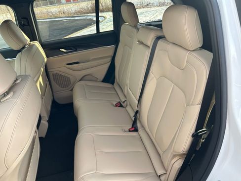 New 2025 Jeep Grand Cherokee Limited w/ Black Appearance Package AWD/4WD image 18