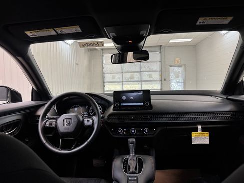 Used 2025 Honda HR-V Sport image 17