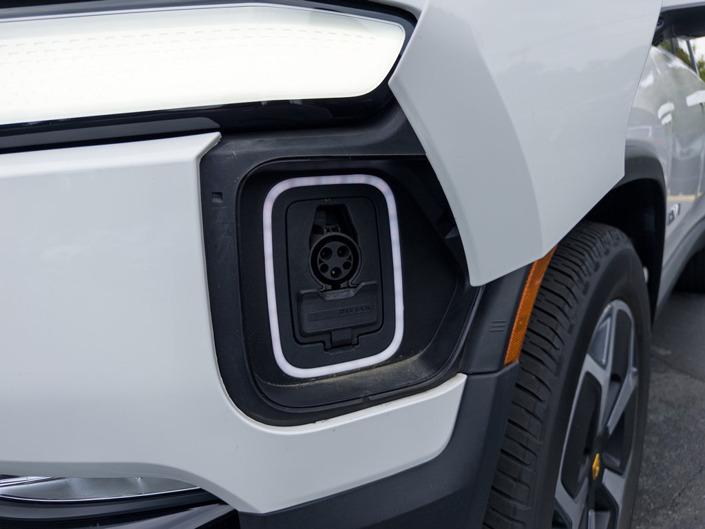 Used 2024 Rivian R1S Adventure Dual AWD/4WD image 5