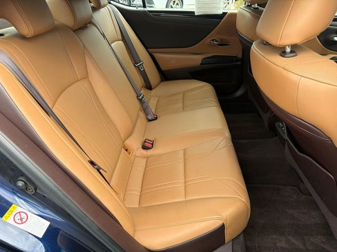 Used 2019 Lexus ES 350 w/ Accessory Package 2 FWD image 15