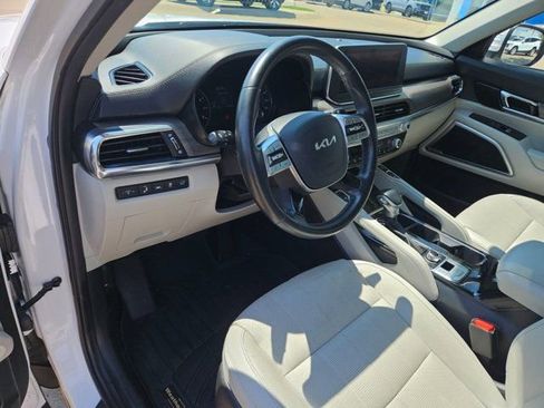 Used 2022 Kia Telluride EX w/ Towing Package AWD/4WD image 16