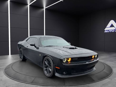 Used 2016 Dodge Challenger R/T Scat Pack image 3