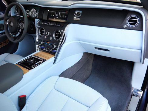 Used 2023 Rolls-Royce Cullinan w/ Cullinan Package AWD/4WD image 18