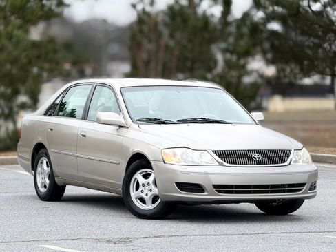 Used 2000 Toyota Avalon XL image 12