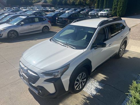 Used 2023 Subaru Outback Limited AWD/4WD image 4