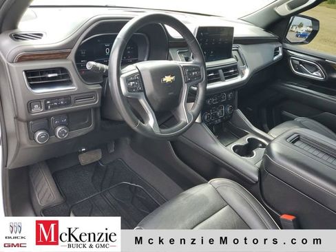 Used 2023 Chevrolet Suburban Premier image 6
