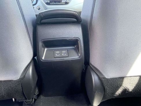 Used 2025 Toyota Corolla SE FWD image 13