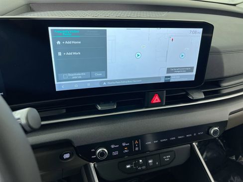 Certified 2026 Kia Carnival SX FWD image 25