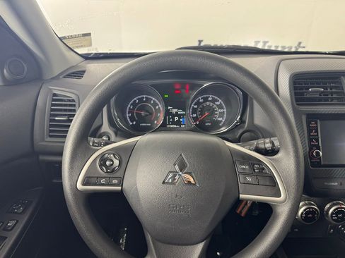 Used 2025 Mitsubishi Outlander Sport AWD image 13