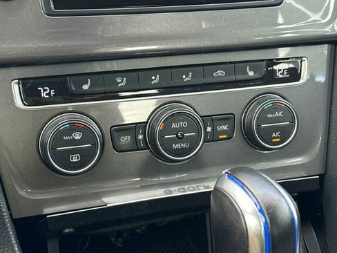 Used 2016 Volkswagen e-Golf SE w/ DC Fast Charging Package image 19