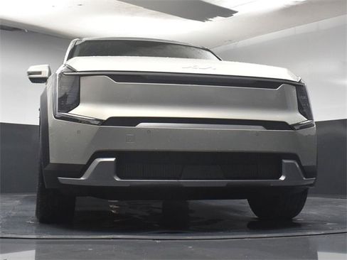 Certified 2024 Kia EV9 Light Long Range image 33