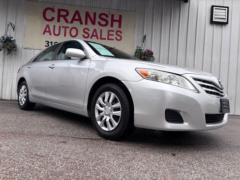 Used 2011 Toyota Camry LE FWD image 3