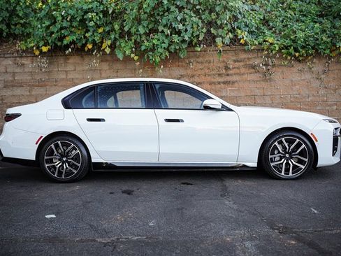 Used 2023 BMW i7 xDrive60 image 12