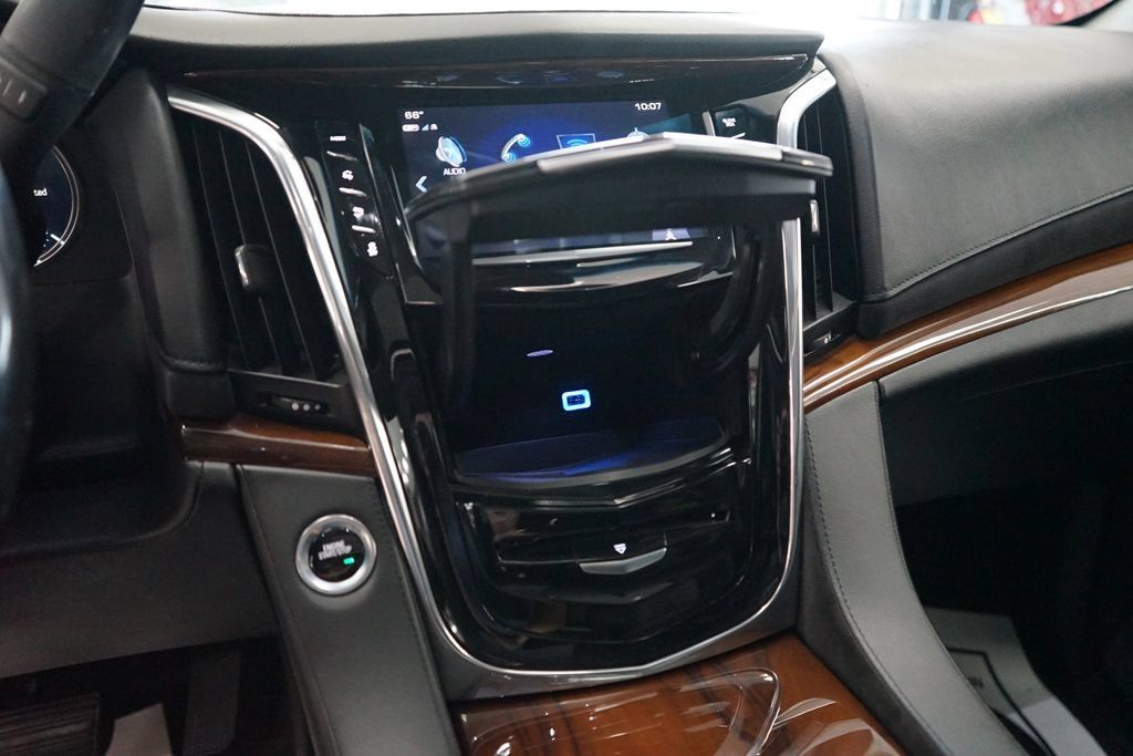 Used 2018 Cadillac Escalade Luxury AWD/4WD image 39