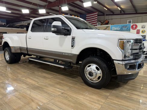 Used 2019 Ford F350 Lariat w/ Lariat Ultimate Package AWD/4WD image 3