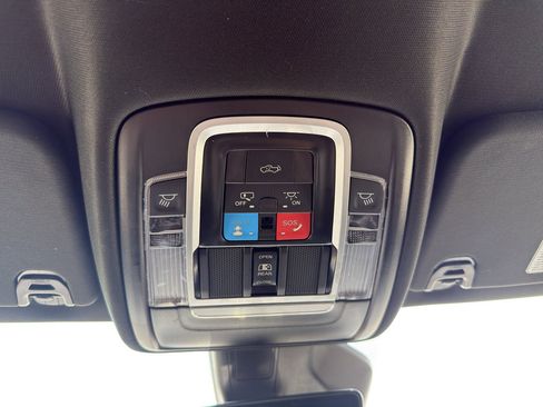 Used 2025 RAM 1500 Laramie AWD/4WD image 23