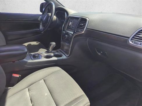 Used 2018 Jeep Grand Cherokee Laredo AWD/4WD image 19