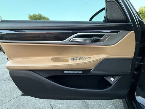 Used 2017 BMW 740i RWD image 16