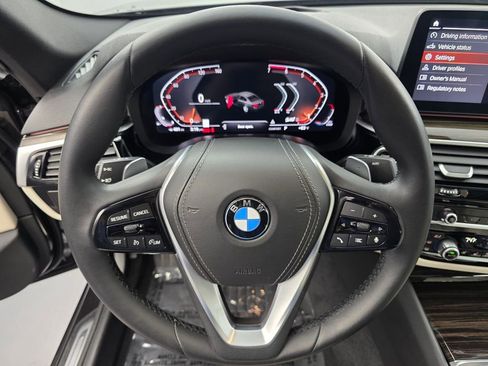 Used 2023 BMW 530i w/ Premium Package RWD image 18