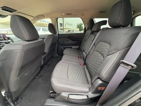 Used 2025 Nissan Pathfinder SV FWD image 16