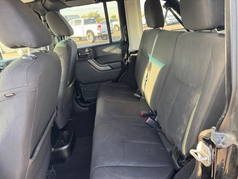 Used 2018 Jeep Wrangler Unlimited Sport S image 22