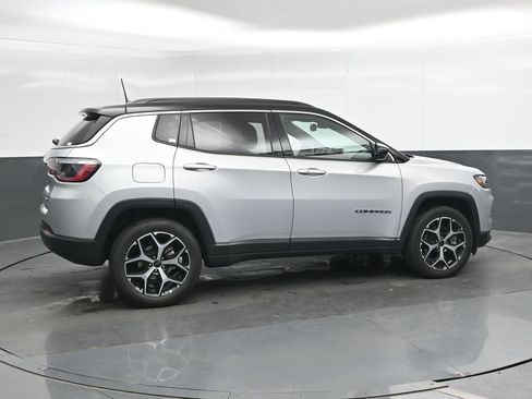 Used 2025 Jeep Compass Limited AWD/4WD image 3
