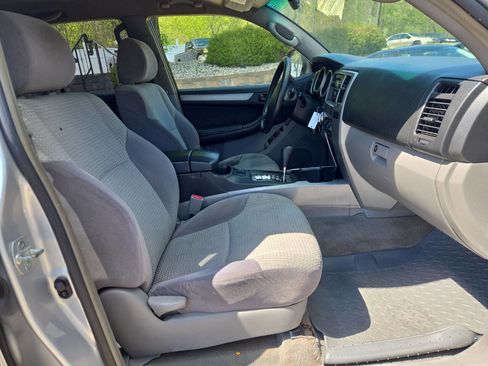 Used 2004 Toyota 4Runner Sport AWD/4WD image 24