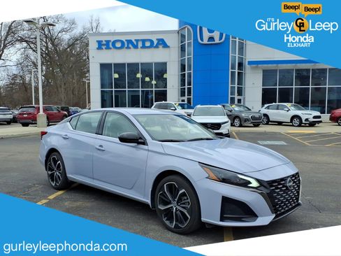 Used 2025 Nissan Altima 2.5 SR image 1