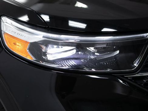 Used 2023 Ford Explorer XLT image 32