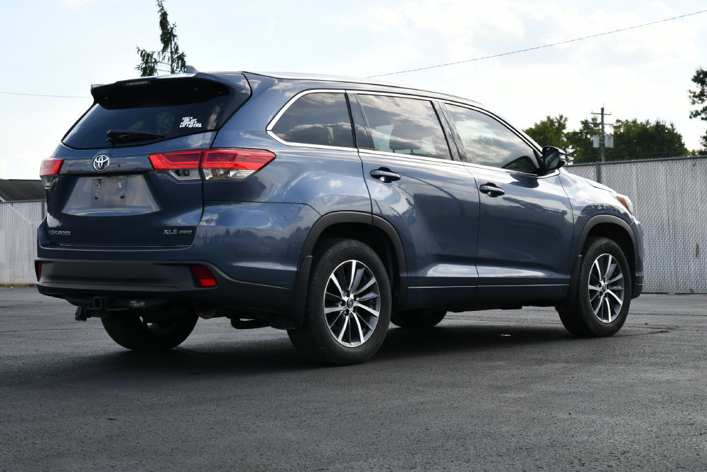 Used 2018 Toyota Highlander XLE AWD/4WD image 7