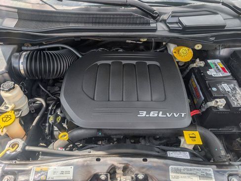 Used 2017 Dodge Grand Caravan SXT FWD image 18