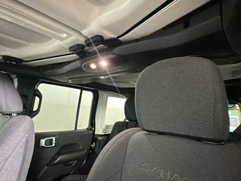 Used 2024 Jeep Wrangler Unlimited Sahara AWD/4WD image 11