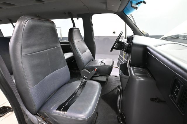 Used 1995 Ford E-150 and Econoline 150 Club Wagon RWD image 31