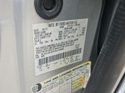 Used 2012 Lincoln Navigator 4WD image 31