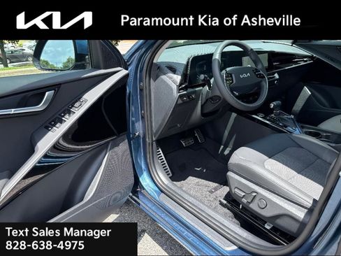 New 2025 Kia Niro EX Touring image 17