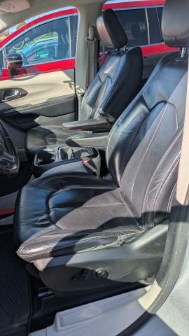 Used 2018 Chrysler Pacifica Touring-L FWD image 6