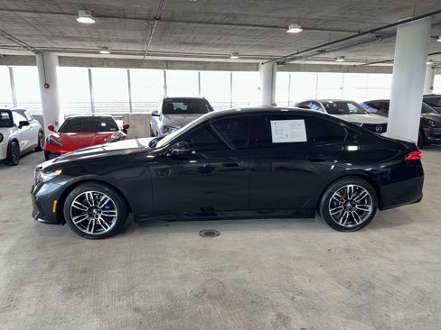 Used 2025 BMW 530i w/ M Sport Package RWD image 5