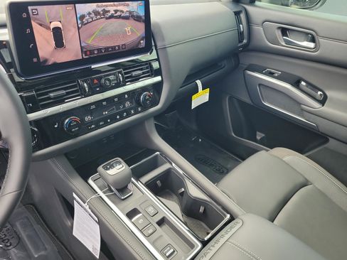 New 2026 Nissan Pathfinder SL w/ SL Premium Package image 38